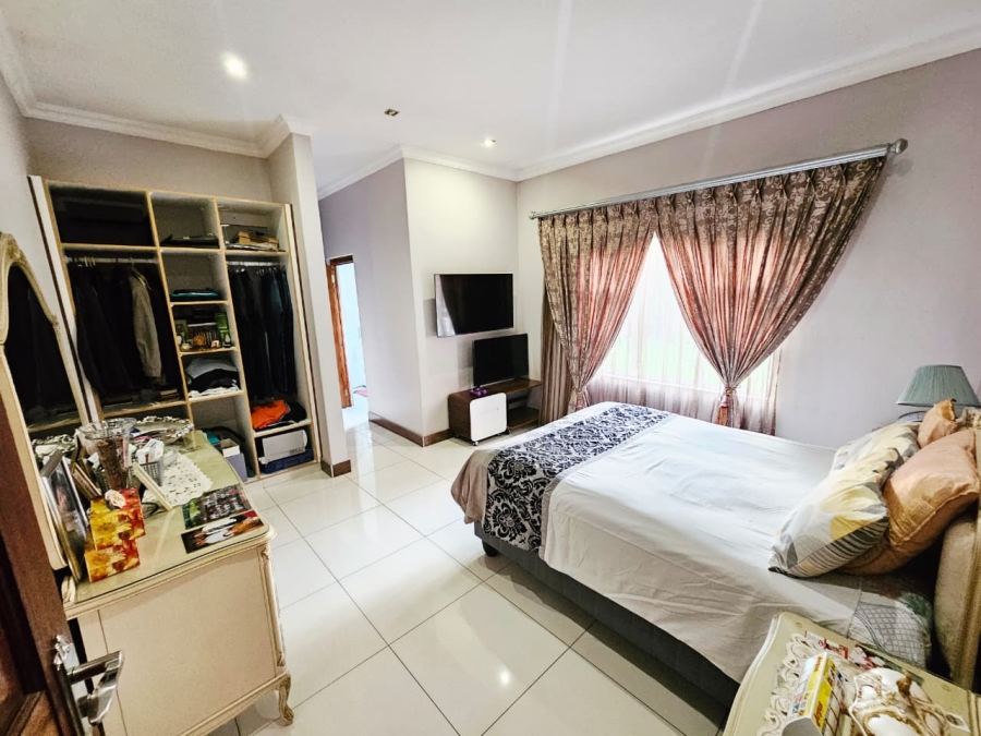 4 Bedroom Property for Sale in Monavoni Gauteng