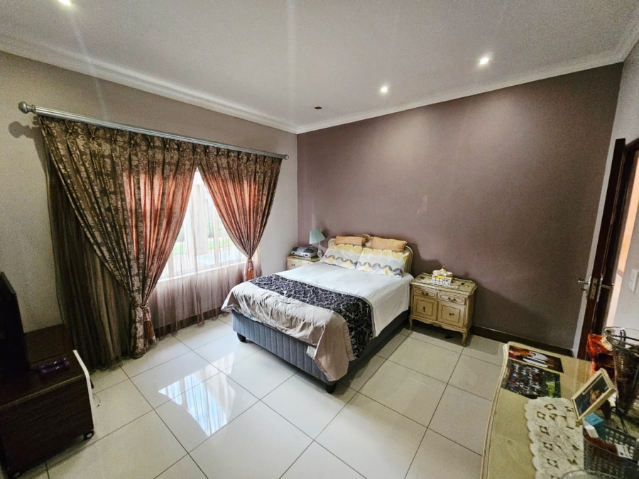 4 Bedroom Property for Sale in Monavoni Gauteng