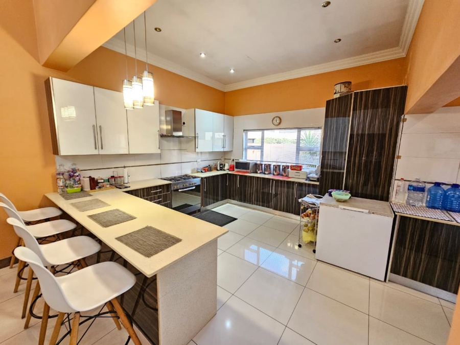 4 Bedroom Property for Sale in Monavoni Gauteng
