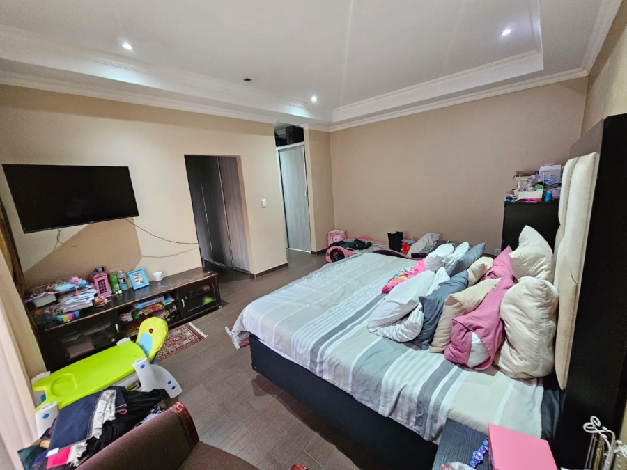 4 Bedroom Property for Sale in Monavoni Gauteng