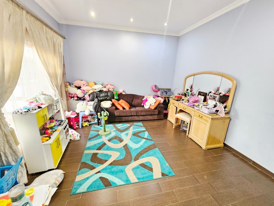 4 Bedroom Property for Sale in Monavoni Gauteng