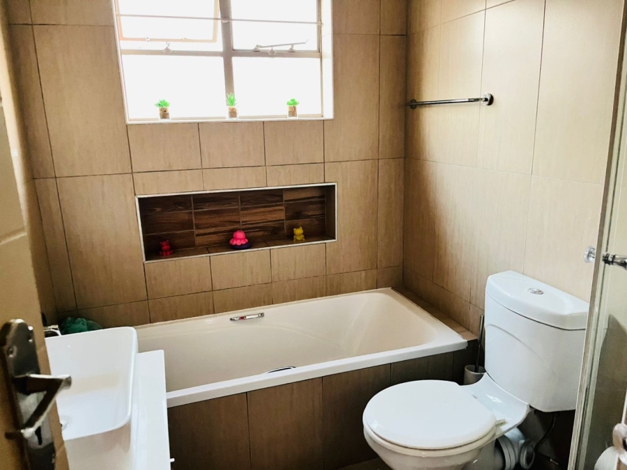 To Let 2 Bedroom Property for Rent in Andeon AH Gauteng