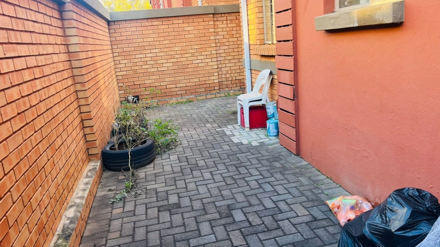 To Let 2 Bedroom Property for Rent in Andeon AH Gauteng