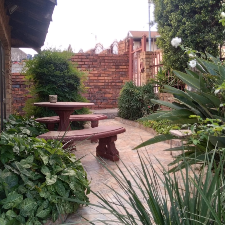 2 Bedroom Property for Sale in Atteridgeville Gauteng
