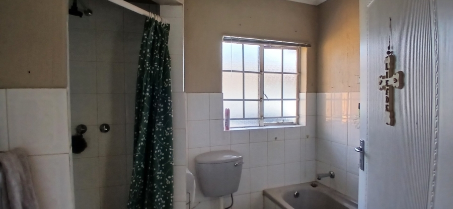 2 Bedroom Property for Sale in Heuweloord Gauteng
