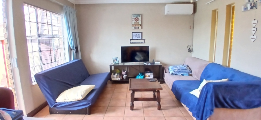 2 Bedroom Property for Sale in Heuweloord Gauteng