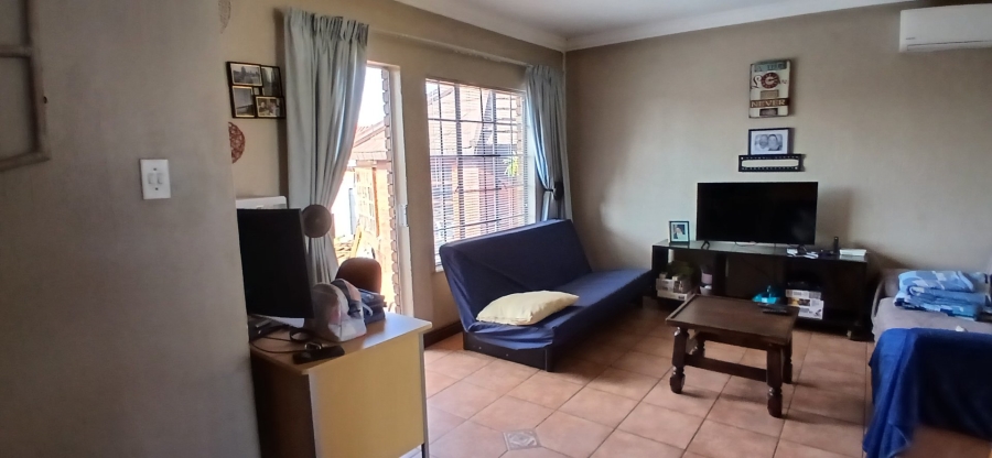 2 Bedroom Property for Sale in Heuweloord Gauteng