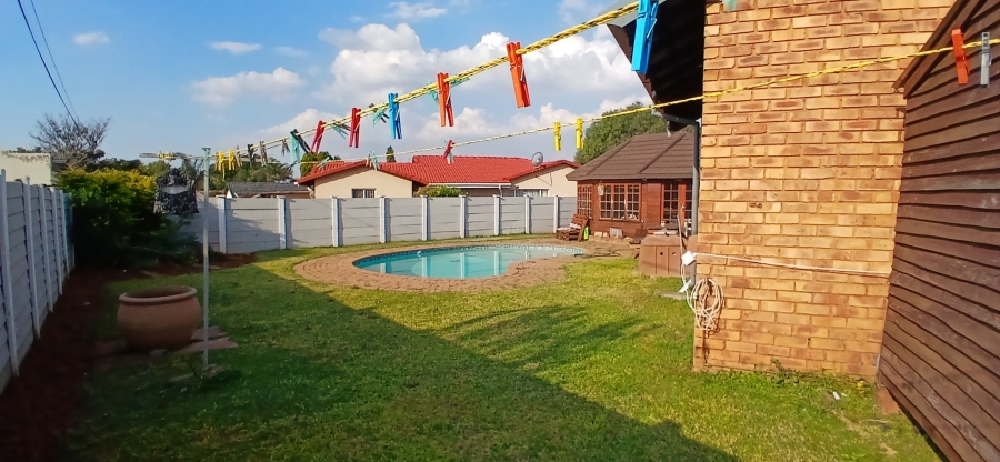 2 Bedroom Property for Sale in Heuweloord Gauteng