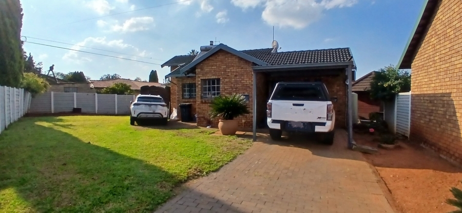 2 Bedroom Property for Sale in Heuweloord Gauteng