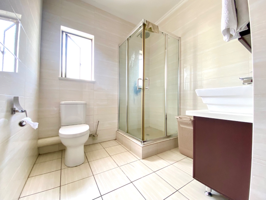 2 Bedroom Property for Sale in Blue Hills Gauteng