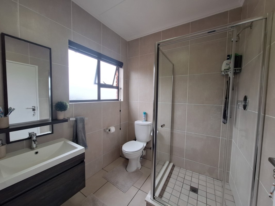 3 Bedroom Property for Sale in Greenstone Crest Gauteng