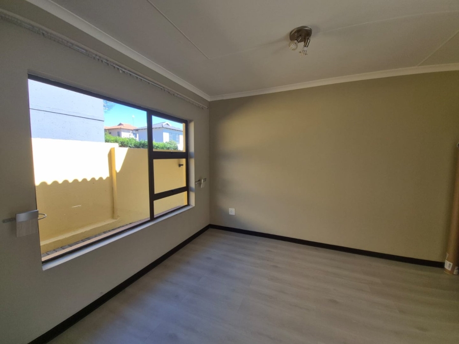 To Let 2 Bedroom Property for Rent in Greengate Gauteng