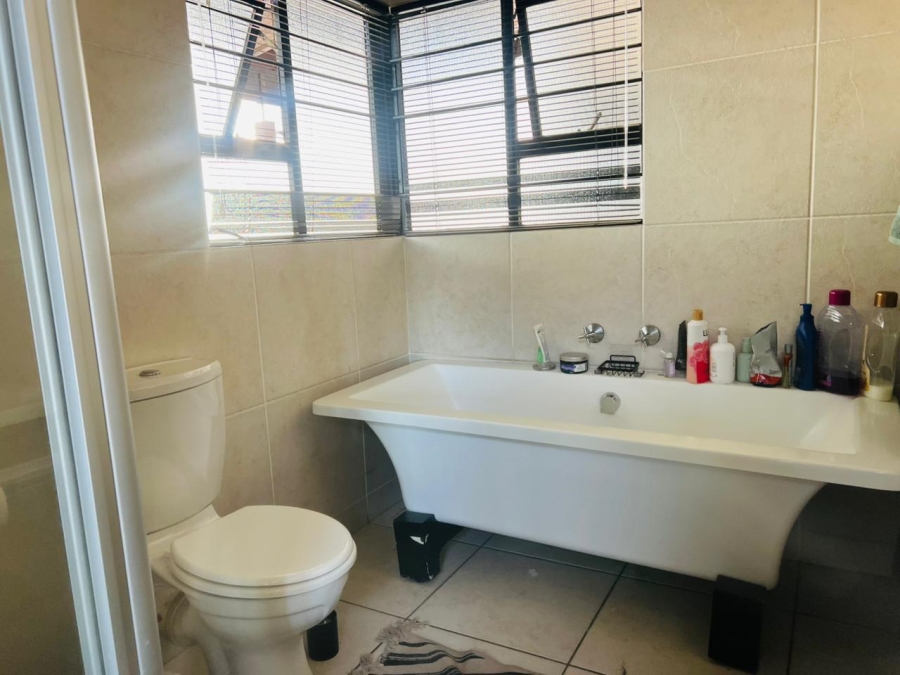 2 Bedroom Property for Sale in Greenstone Hill Gauteng