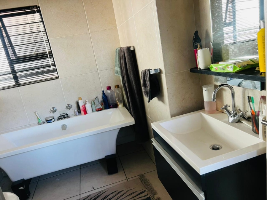 2 Bedroom Property for Sale in Greenstone Hill Gauteng
