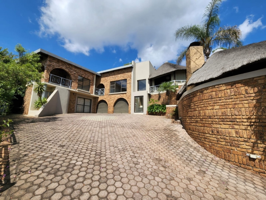5 Bedroom Property for Sale in Kloofendal Gauteng
