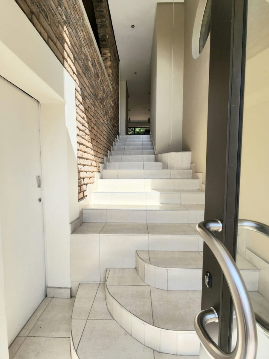 5 Bedroom Property for Sale in Kloofendal Gauteng