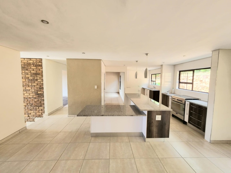 5 Bedroom Property for Sale in Kloofendal Gauteng