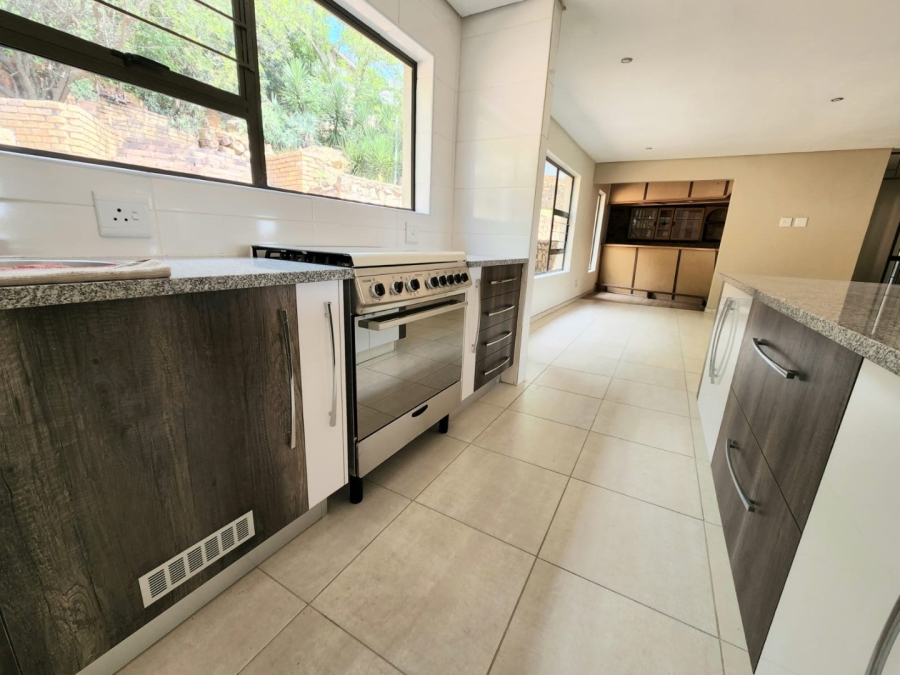 5 Bedroom Property for Sale in Kloofendal Gauteng