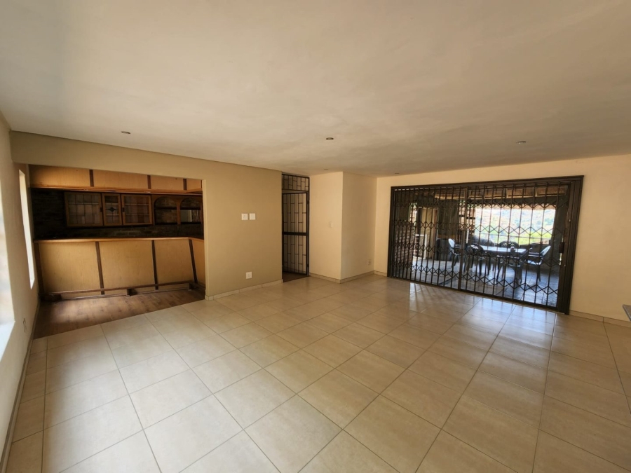 5 Bedroom Property for Sale in Kloofendal Gauteng