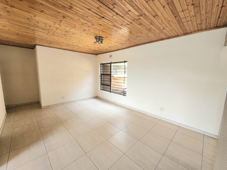 5 Bedroom Property for Sale in Kloofendal Gauteng