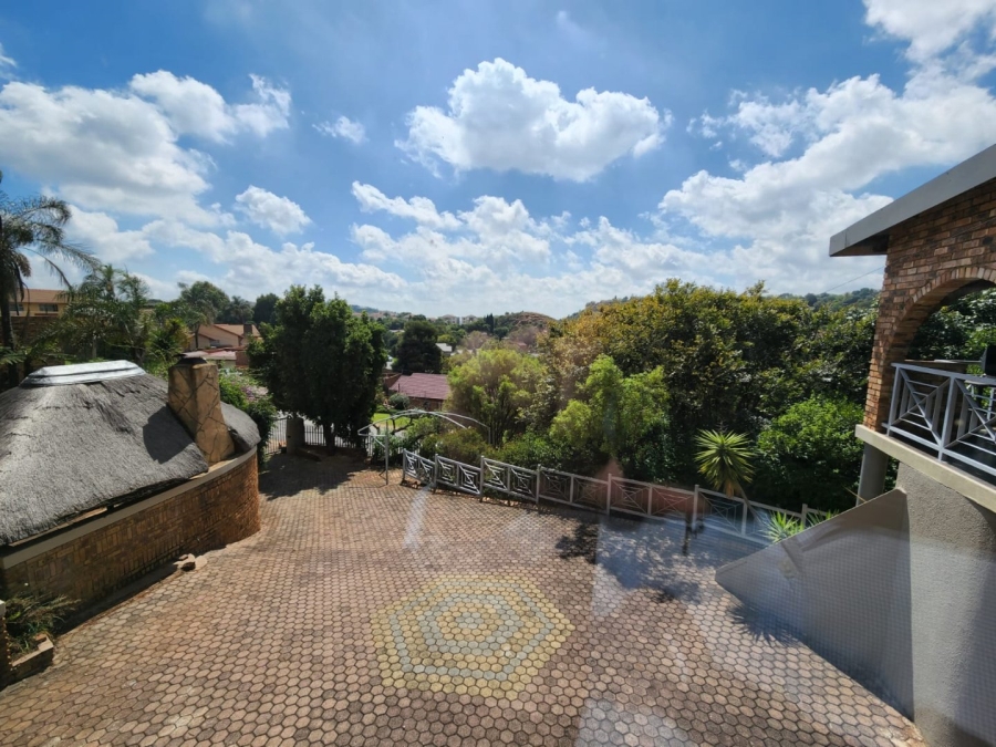 5 Bedroom Property for Sale in Kloofendal Gauteng