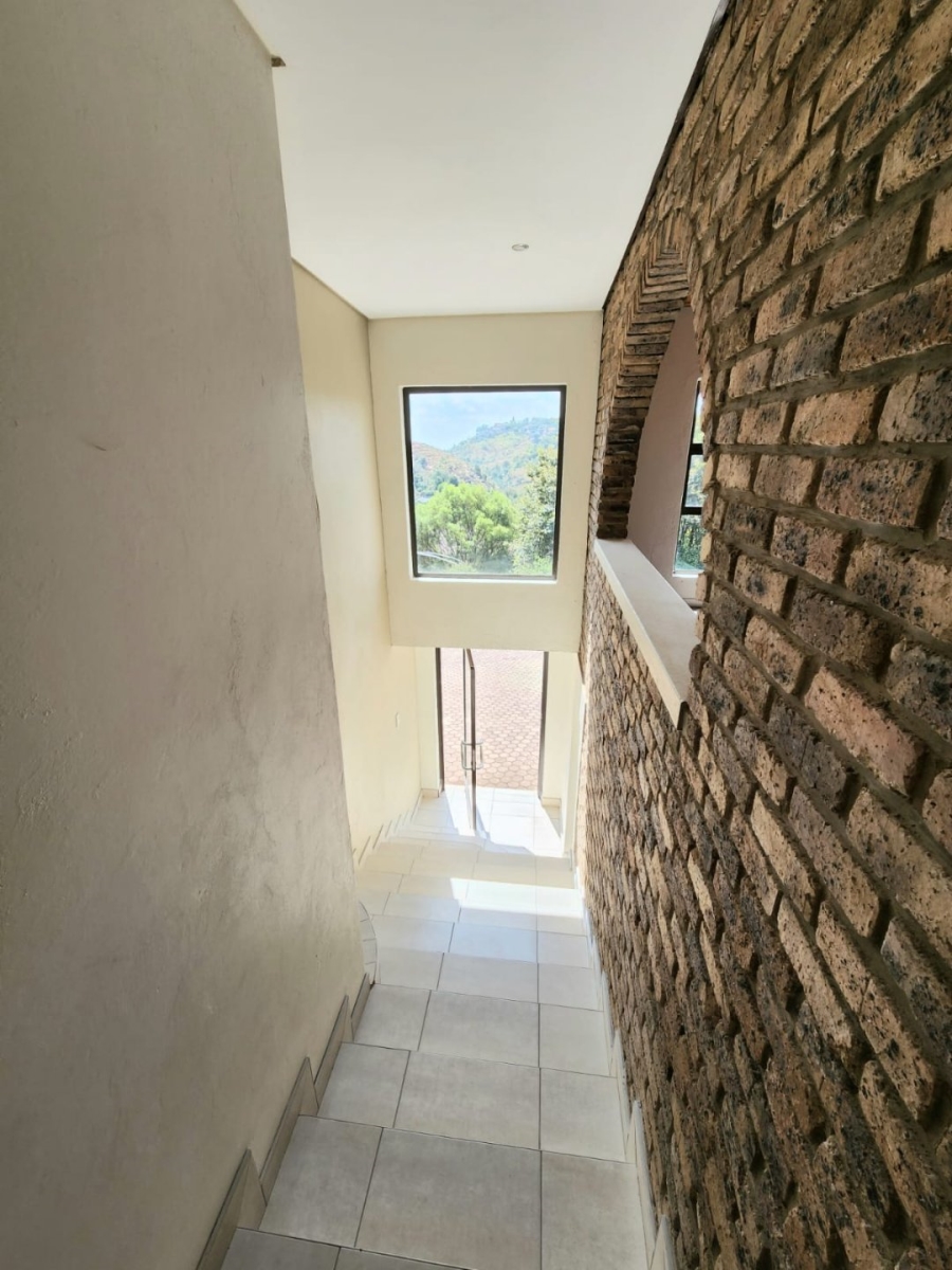 5 Bedroom Property for Sale in Kloofendal Gauteng