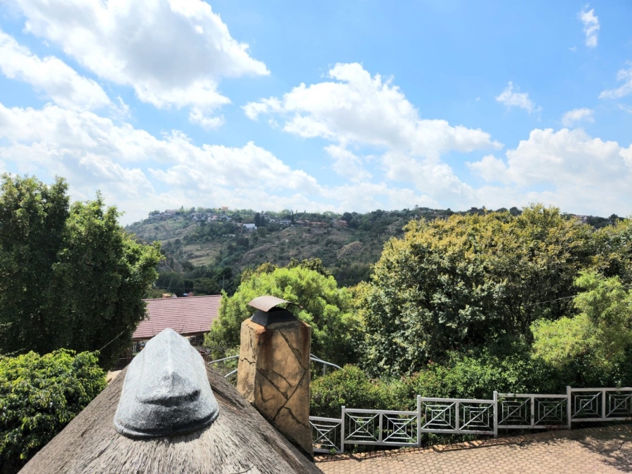 5 Bedroom Property for Sale in Kloofendal Gauteng