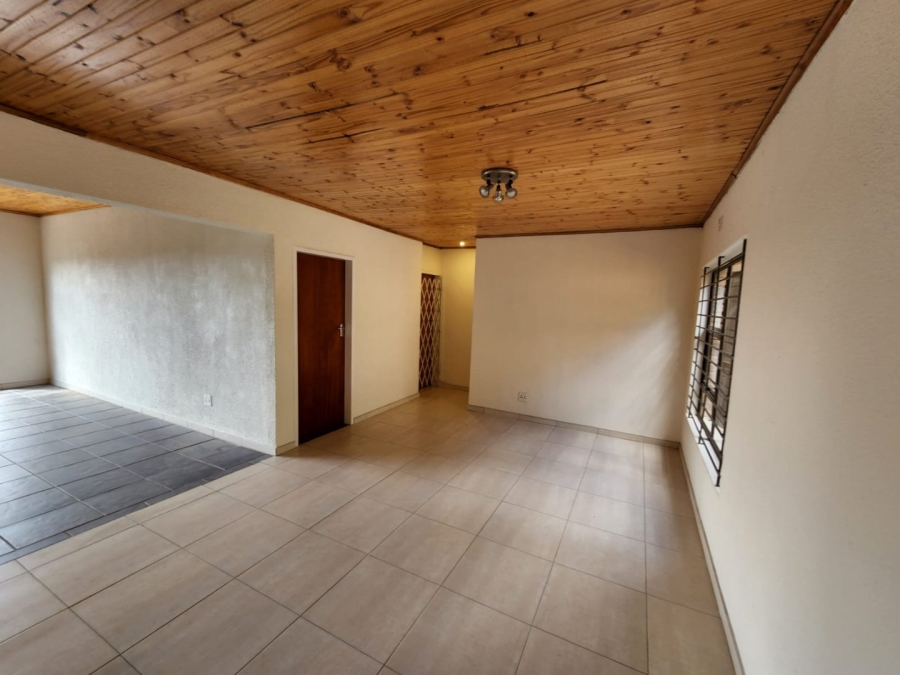 5 Bedroom Property for Sale in Kloofendal Gauteng