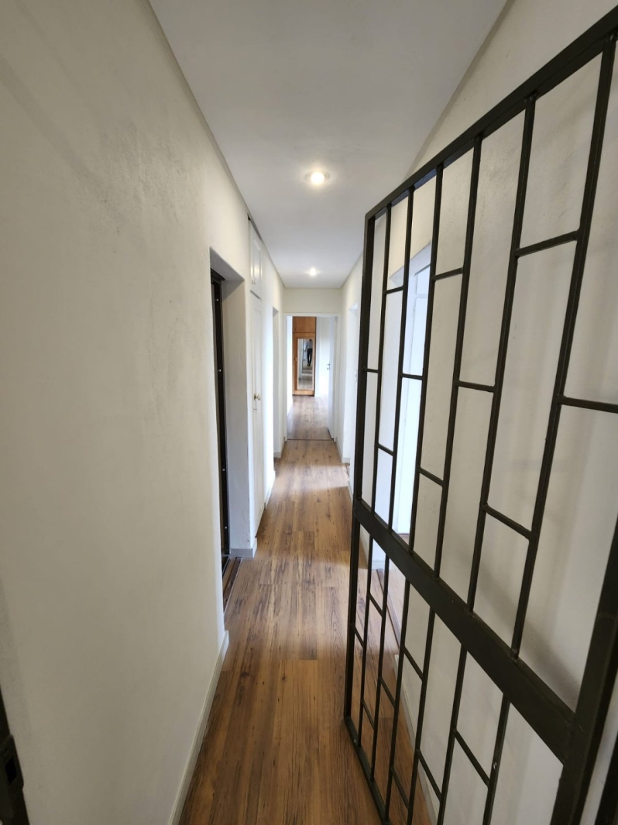 5 Bedroom Property for Sale in Kloofendal Gauteng
