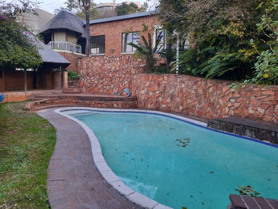5 Bedroom Property for Sale in Kloofendal Gauteng