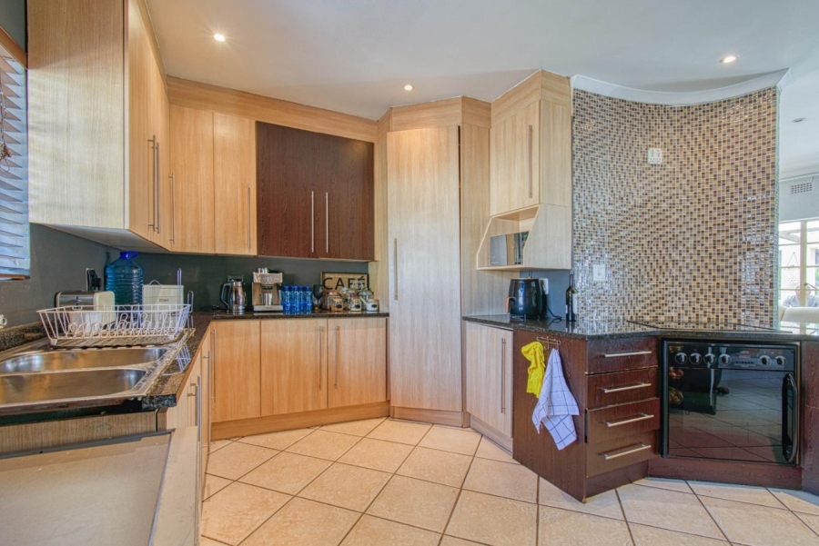 3 Bedroom Property for Sale in Glenanda Gauteng