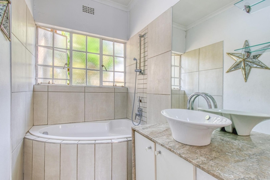 3 Bedroom Property for Sale in Glenanda Gauteng
