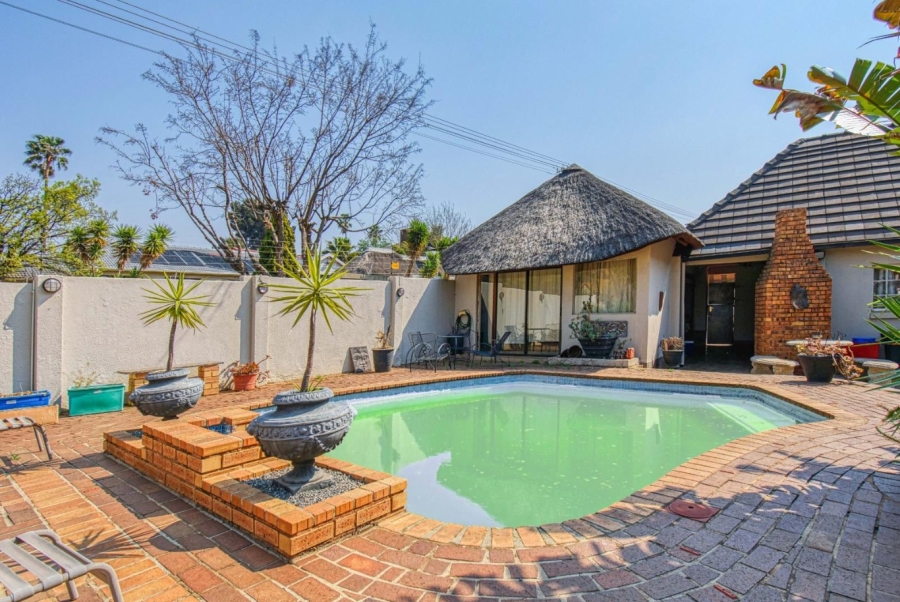 3 Bedroom Property for Sale in Glenanda Gauteng