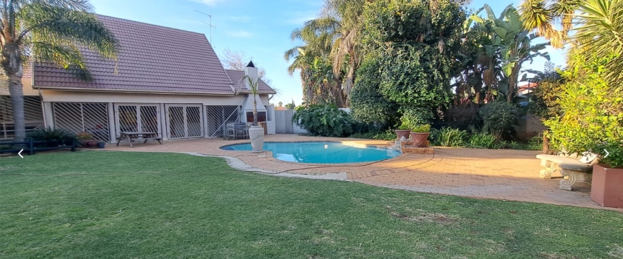 5 Bedroom Property for Sale in Van Riebeeck Park Gauteng