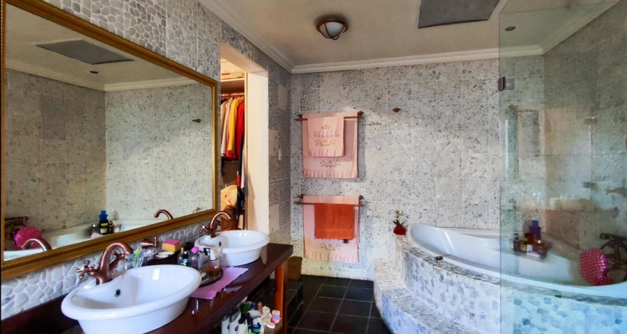 5 Bedroom Property for Sale in Van Riebeeck Park Gauteng