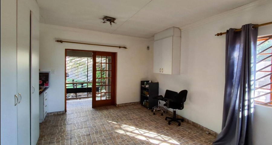 5 Bedroom Property for Sale in Van Riebeeck Park Gauteng