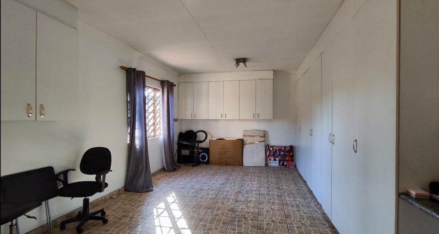 5 Bedroom Property for Sale in Van Riebeeck Park Gauteng