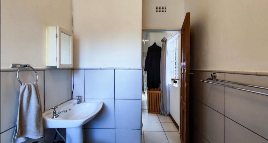 5 Bedroom Property for Sale in Van Riebeeck Park Gauteng