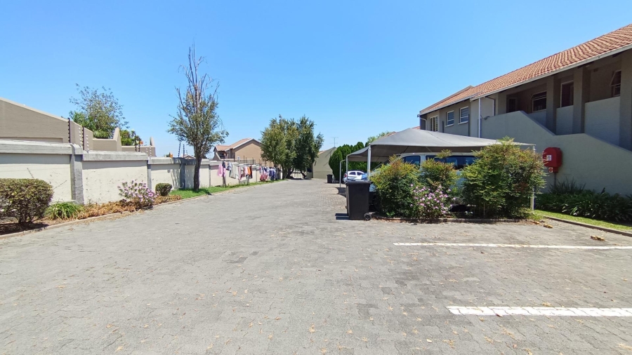 2 Bedroom Property for Sale in Vorna Valley Gauteng