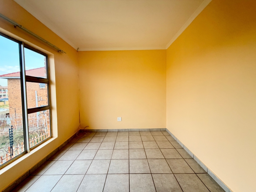 2 Bedroom Property for Sale in Birchleigh Gauteng