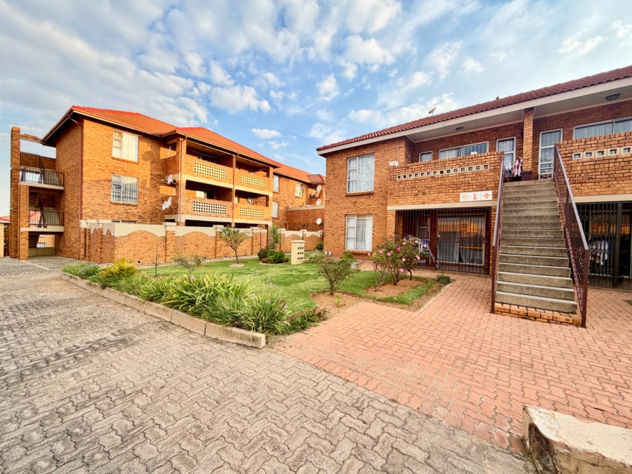 2 Bedroom Property for Sale in Birchleigh Gauteng