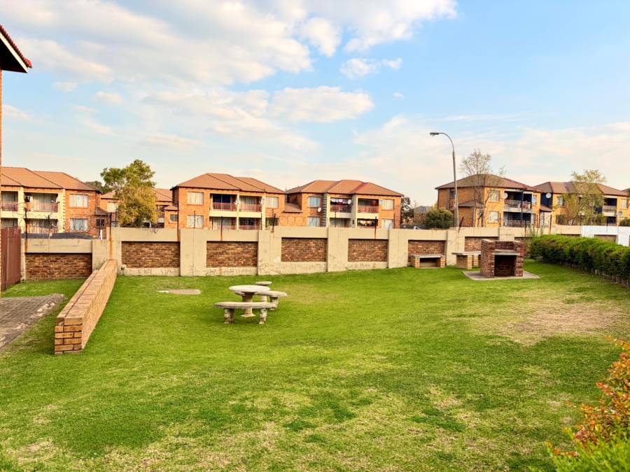2 Bedroom Property for Sale in Birchleigh Gauteng