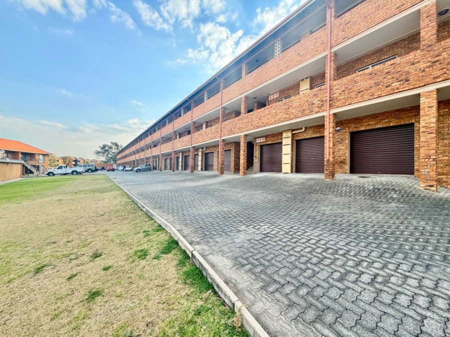 2 Bedroom Property for Sale in Birchleigh Gauteng