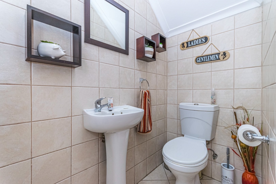 2 Bedroom Property for Sale in Noordheuwel Gauteng