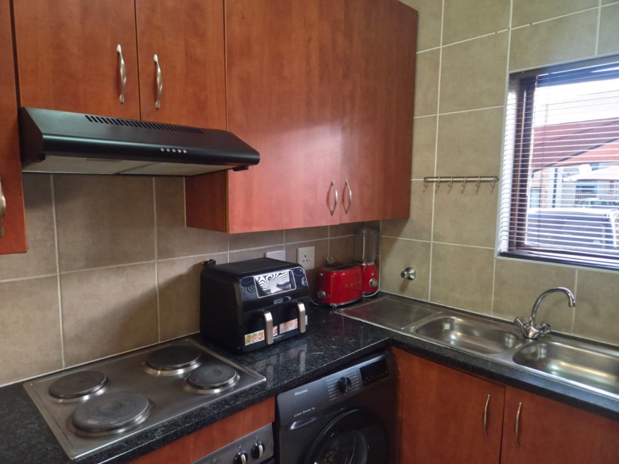 2 Bedroom Property for Sale in Helderwyk Gauteng