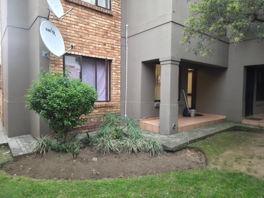 2 Bedroom Property for Sale in Helderwyk Gauteng