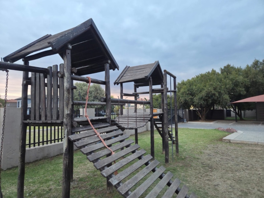 2 Bedroom Property for Sale in Helderwyk Gauteng