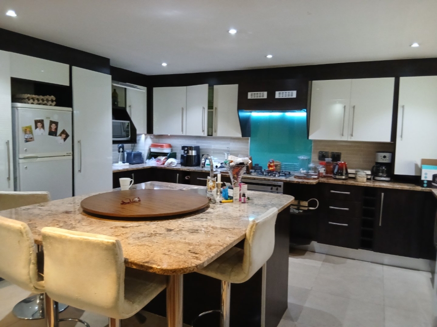 To Let 3 Bedroom Property for Rent in Illovo Gauteng