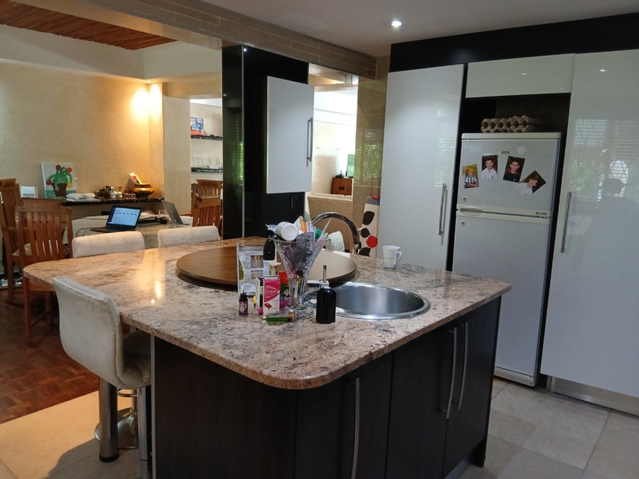 To Let 3 Bedroom Property for Rent in Illovo Gauteng