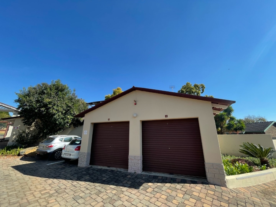 3 Bedroom Property for Sale in Faerie Glen Gauteng